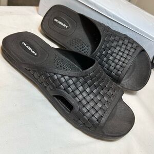 Mens large 8 Okabashi Torino sandals black 7.5 to 8.5 slip on men slide water